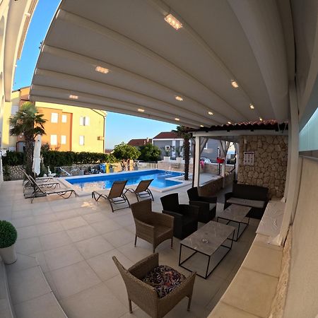 Apartments Sun Dance With Heated Pool Новалья Экстерьер фото