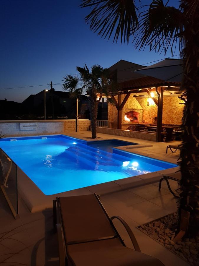 Apartments Sun Dance With Heated Pool Новалья Экстерьер фото