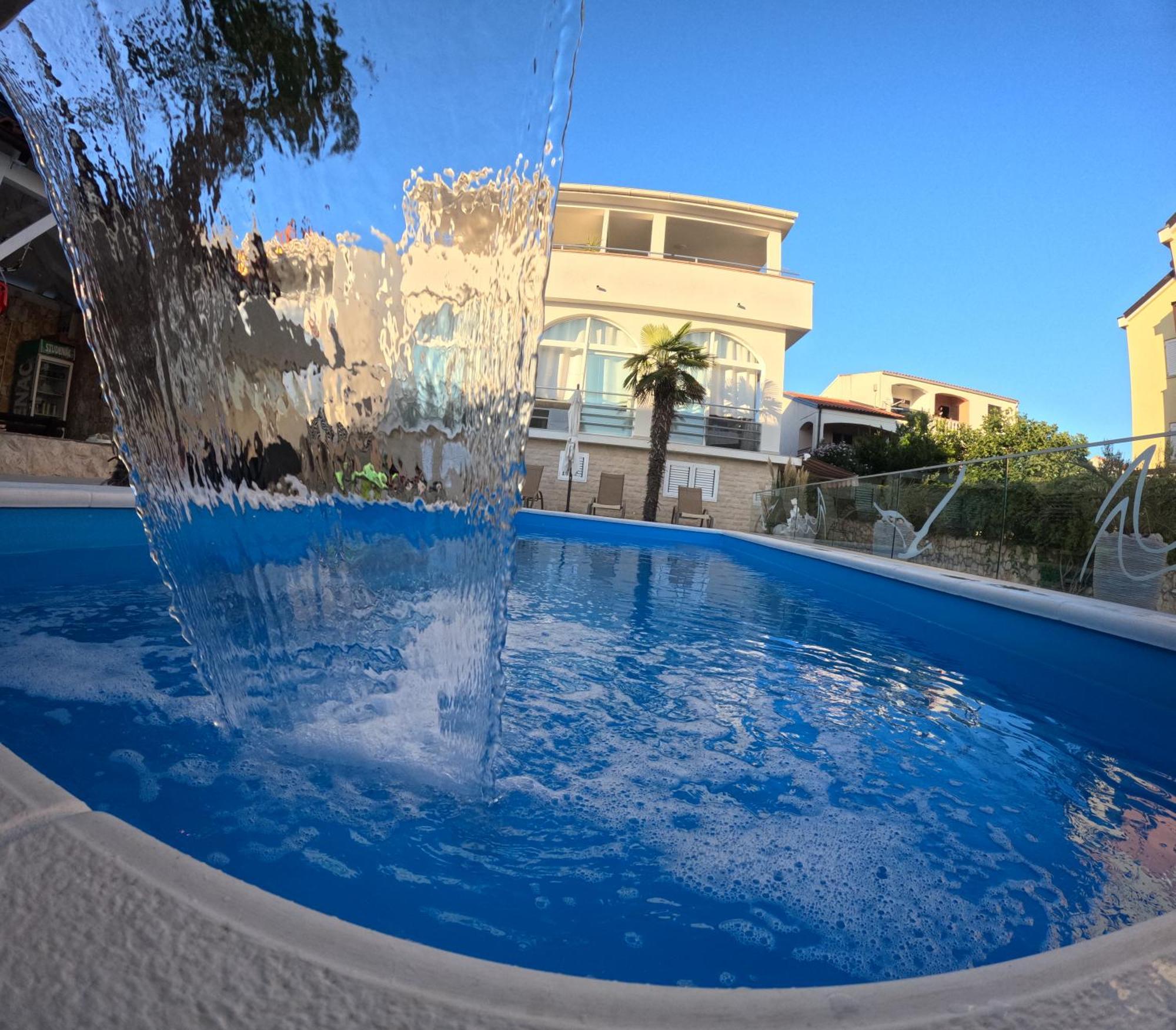 Apartments Sun Dance With Heated Pool Новалья Экстерьер фото